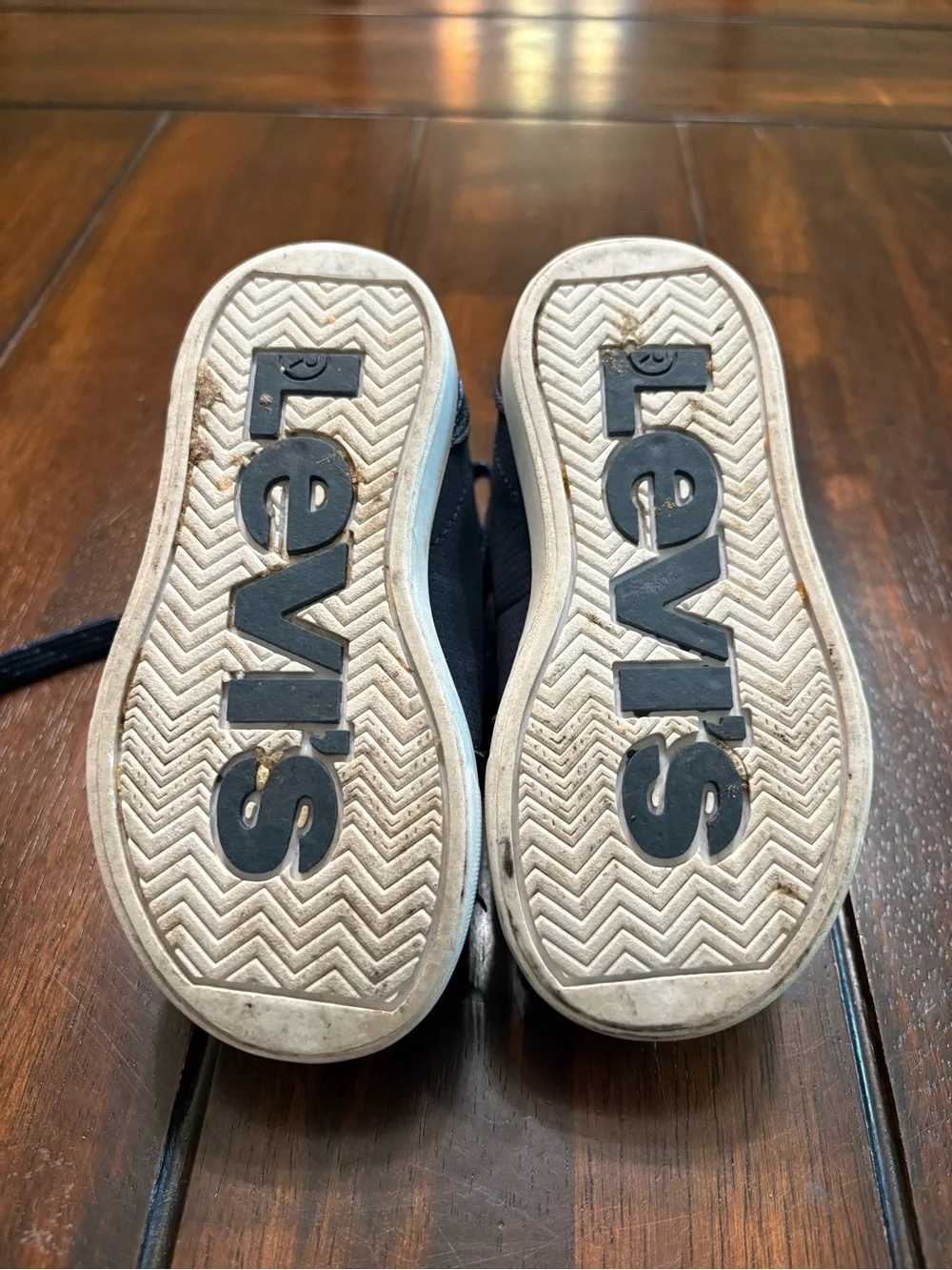 Kids Levi's navy blue sneakers size US 6